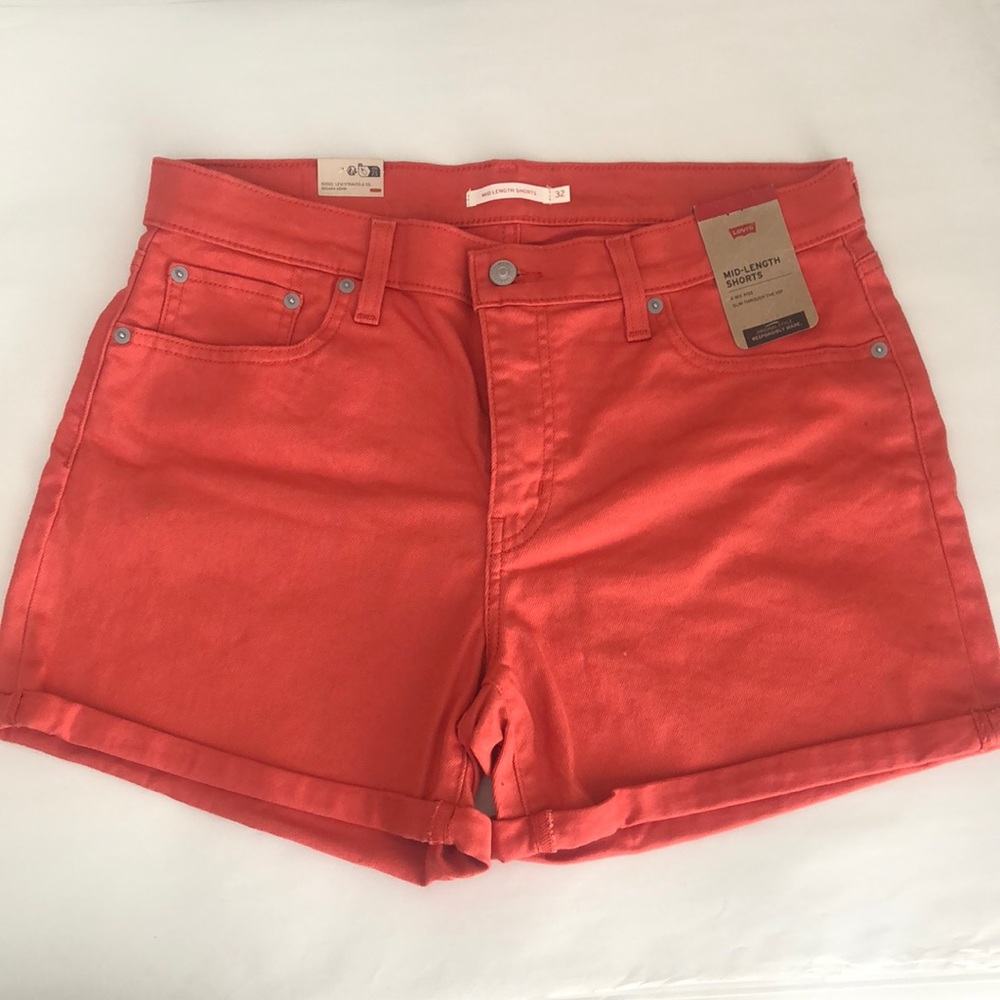 NWT Levi’s Mid-Length Mid Rise Denim Shorts - Size 32